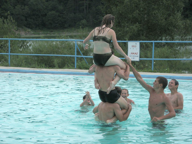 mb040727100.jpg